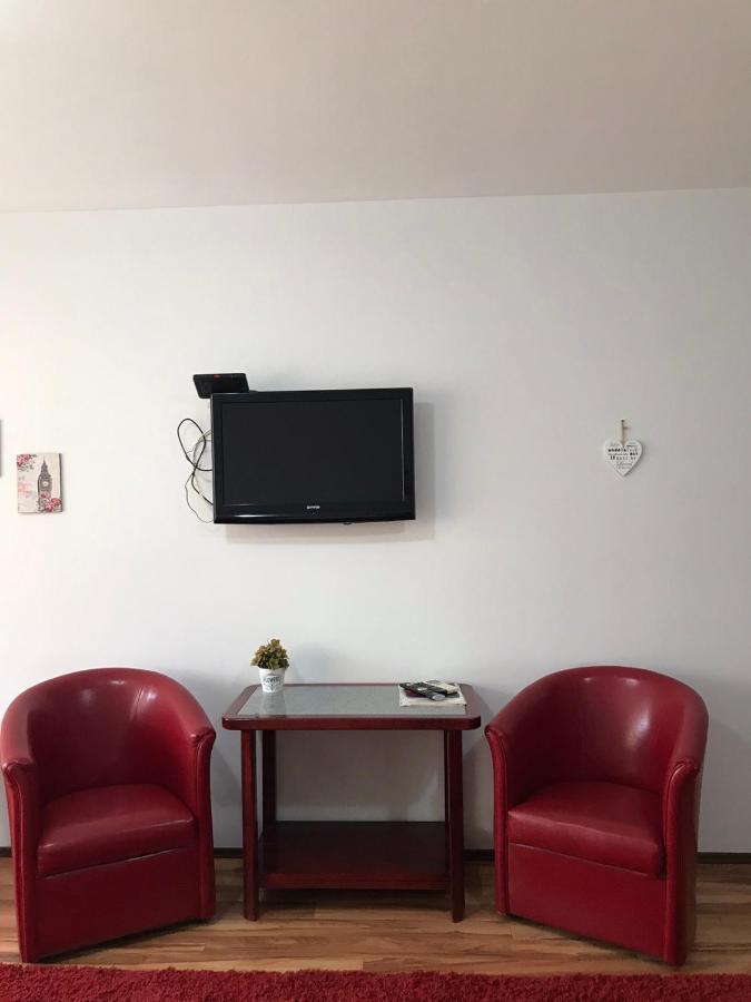 Hotel Tri "O" Topola Екстериор снимка