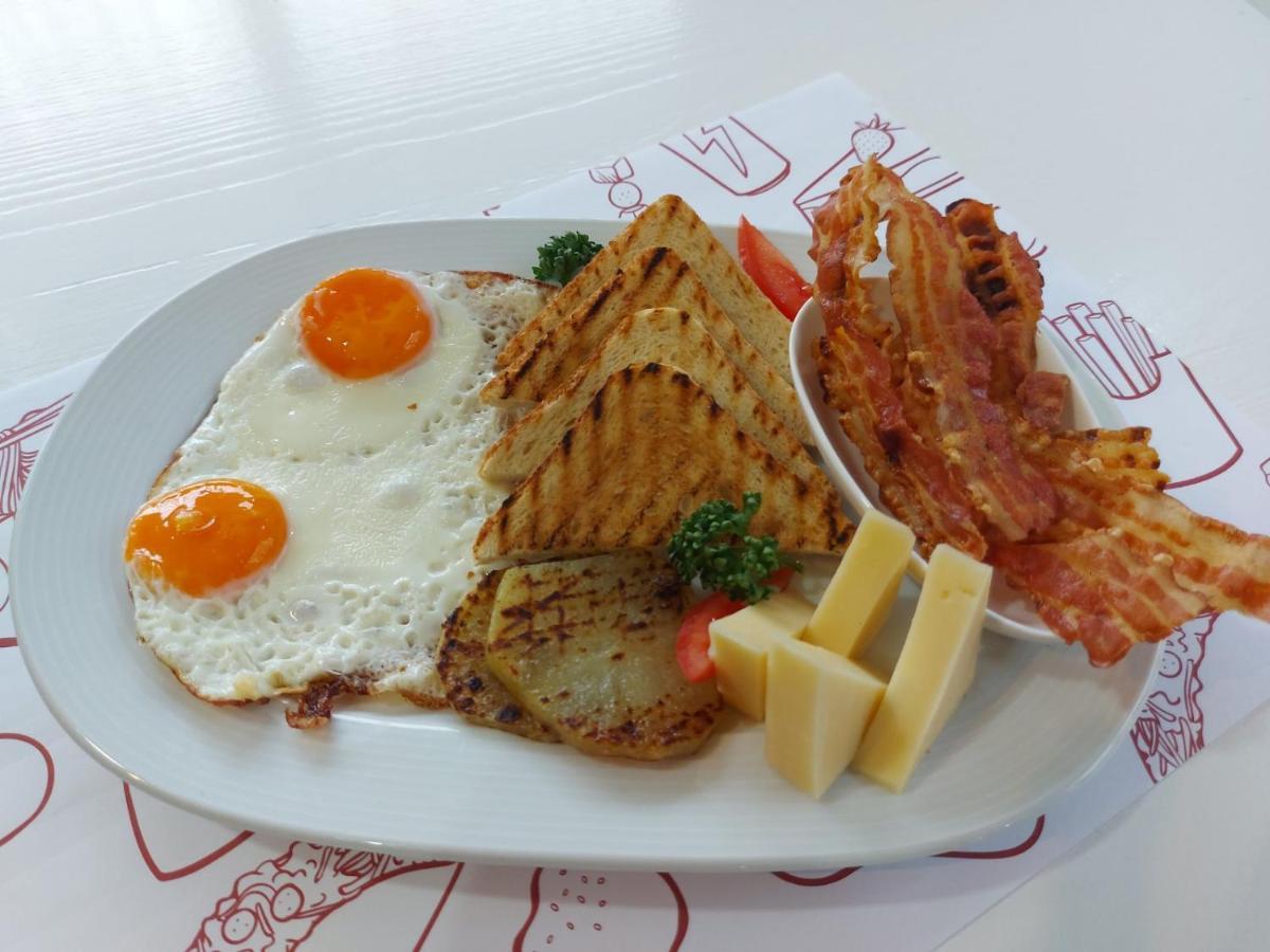 Hotel Tri "O" Topola Екстериор снимка