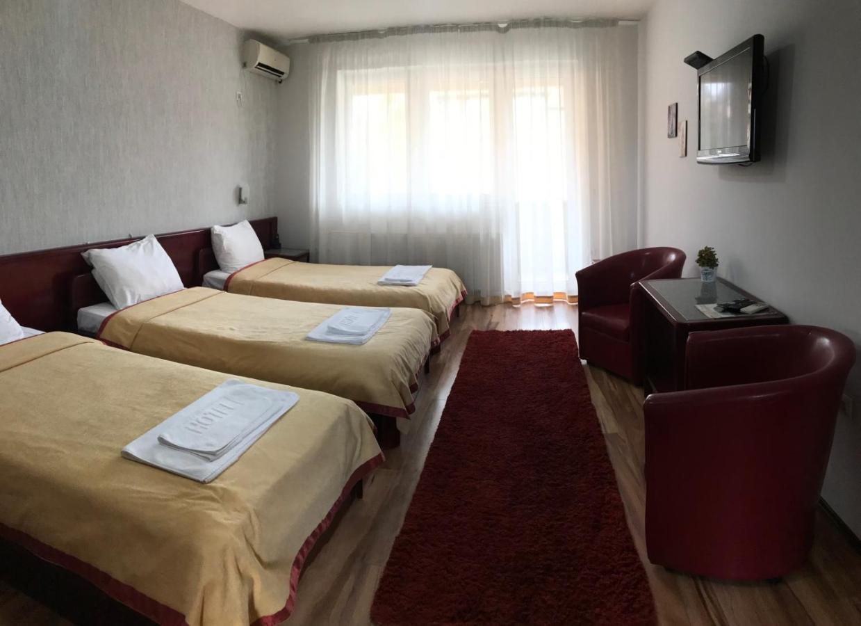 Hotel Tri "O" Topola Екстериор снимка