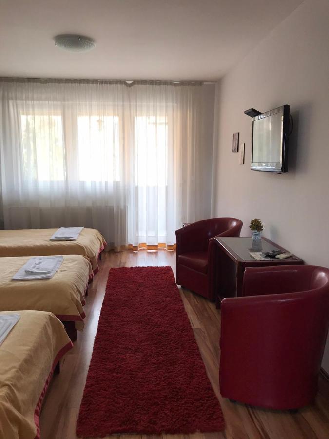 Hotel Tri "O" Topola Екстериор снимка