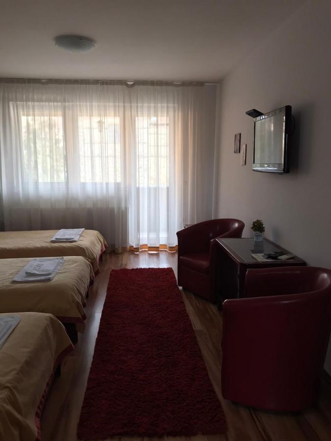 Hotel Tri "O" Topola Екстериор снимка