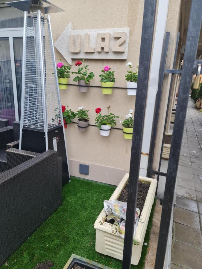 Hotel Tri "O" Topola Екстериор снимка