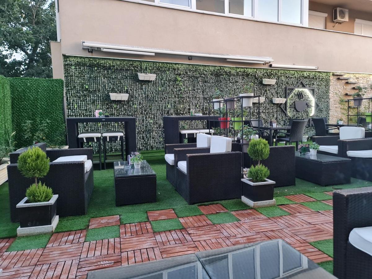 Hotel Tri "O" Topola Екстериор снимка