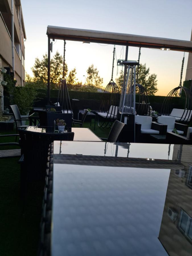 Hotel Tri "O" Topola Екстериор снимка