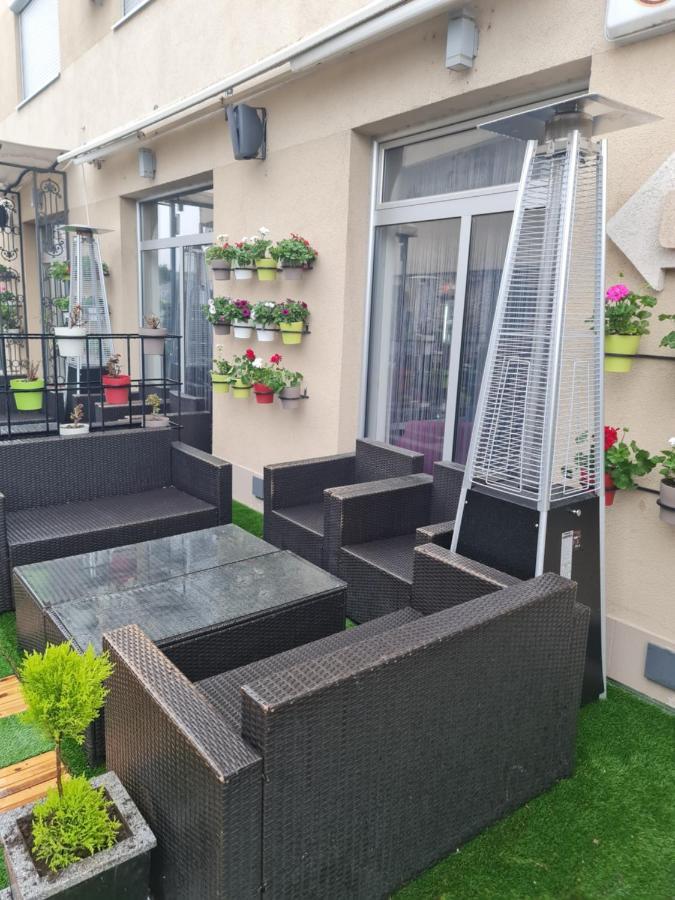 Hotel Tri "O" Topola Екстериор снимка