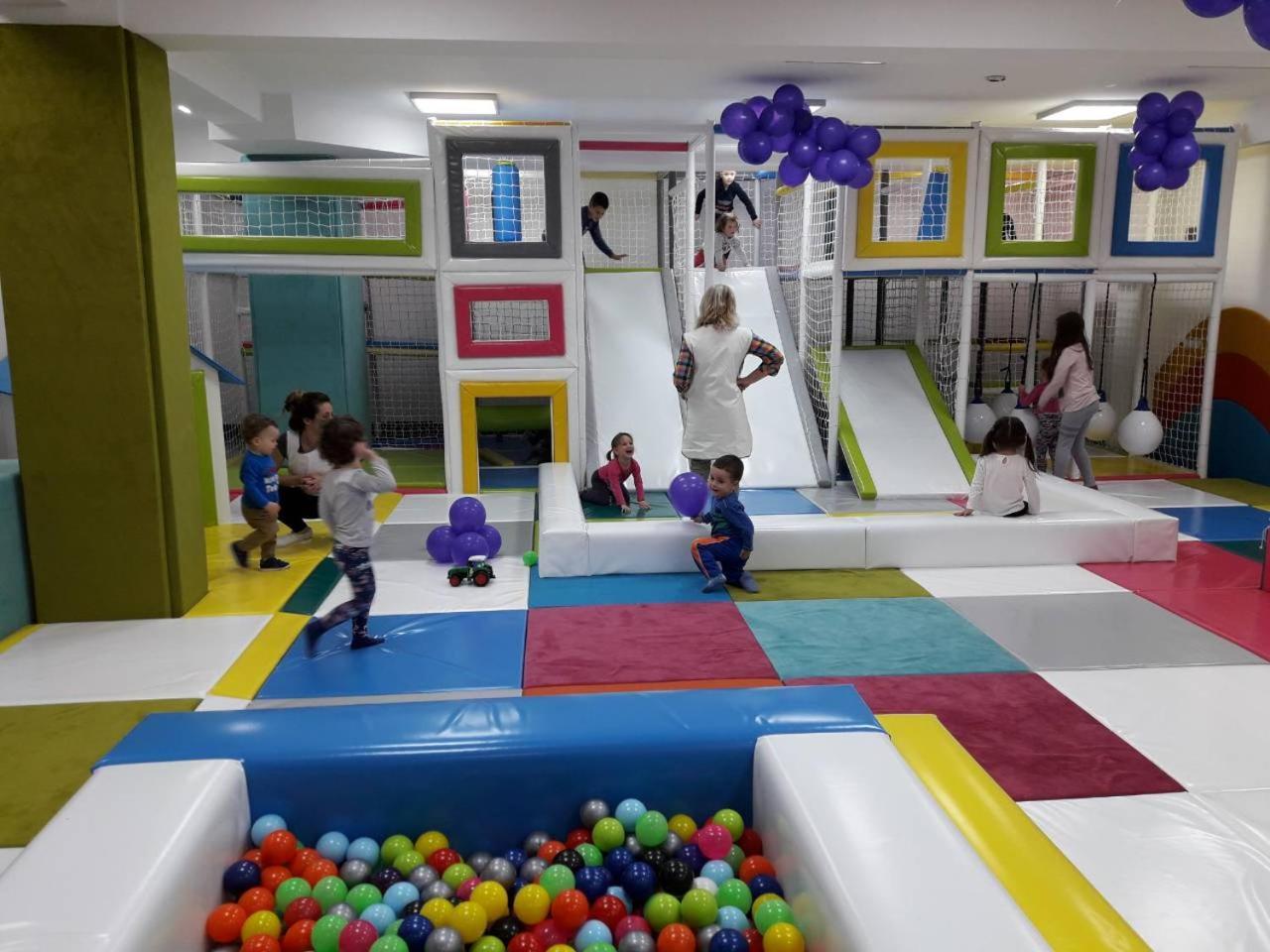 Hotel Tri "O" Topola Екстериор снимка