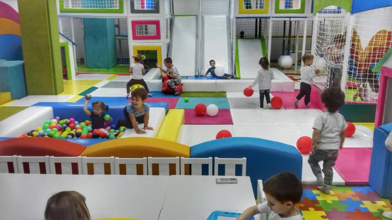 Hotel Tri "O" Topola Екстериор снимка