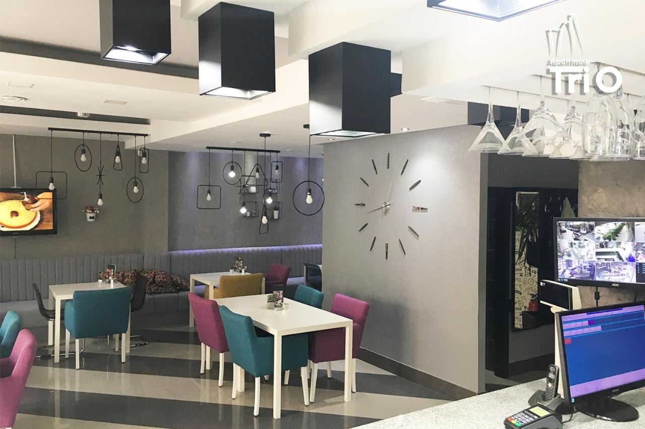 Hotel Tri "O" Topola Екстериор снимка